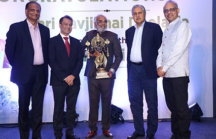 Savjibhai Dholakia, the recipient of Padma Shri being felicitated by GJEPC and BDB. (R-L) Vipul Shah, Vice Chairman, GJEPC; Colin Shah, Chairman, GJEPC; Savjibhai Dholakia; Anoop Mehta, President, BDB; Mehul Shah, Vice President, BDB