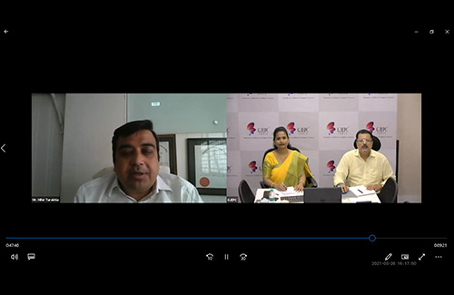 GJEPCâ€™s MSME dept. members in conversation with invited speaker Mihir Turakhia (left), Partner, Novel Exim