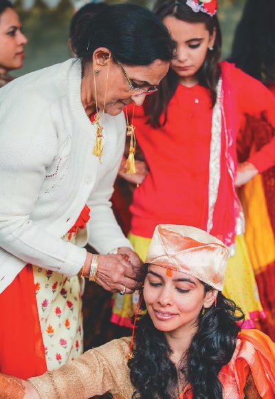 Tying of the Kashmiri Dhejoor