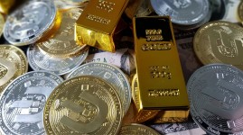 Silver rises Rs 2,134/kg as gold slips on profit-taking