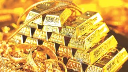Gold Prices Slip As Oil Gains Lift Rate Concerns