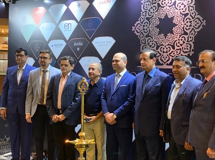 Avinash Gupta, Mamraj Mussadilal (Exhibitor), Arpit Kala (Show Organiser), Ashish Pethe, Chairman, GJC, Anand Shah, Anand Shah Jewels (Exhibitor), Jayant Kulkarni, MD, HRD Antwerp, India Vijay Khanna, Khanna Jewellers, Alok Jain, Alok Kala, Publisher